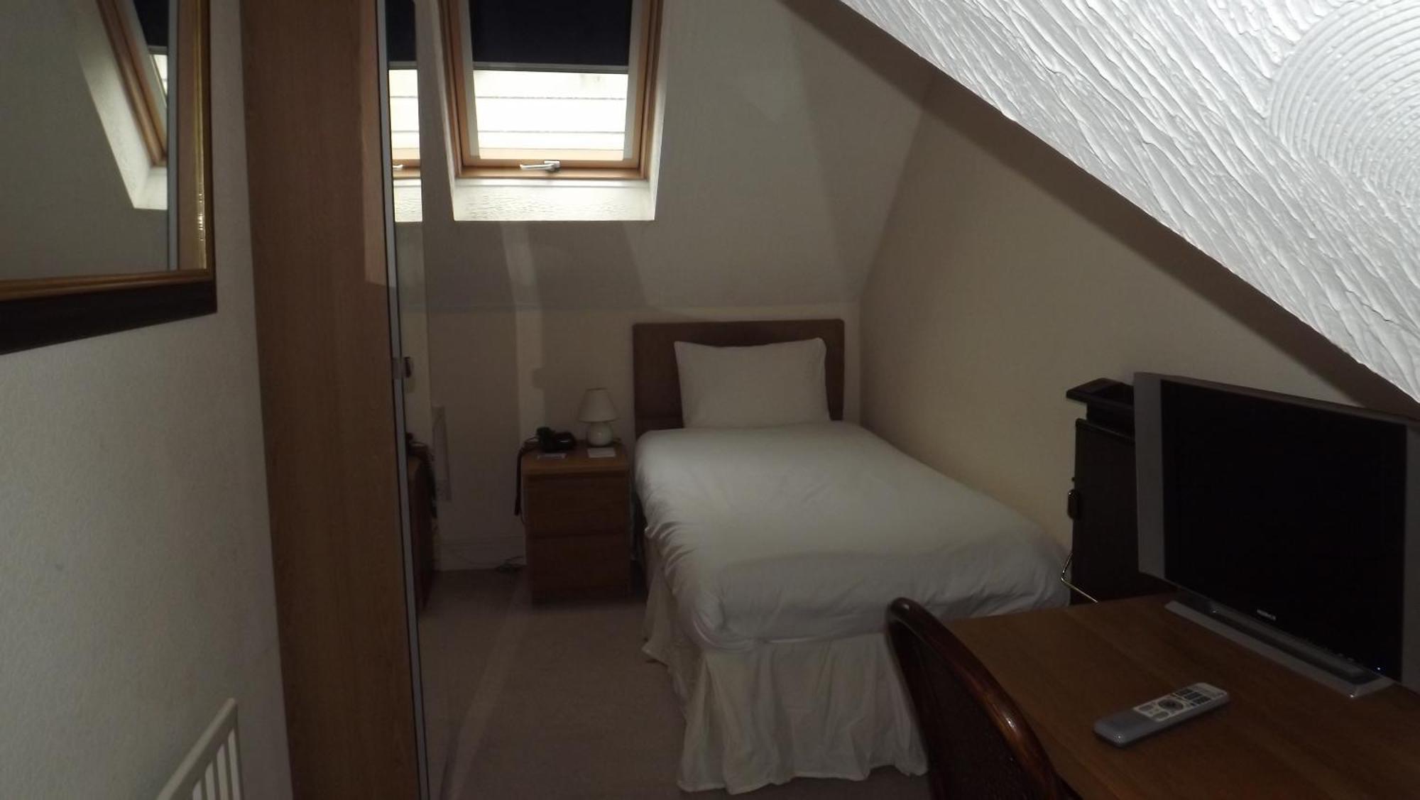The Peacock Townhouse Hotel Kenilworth - Warwick Room photo