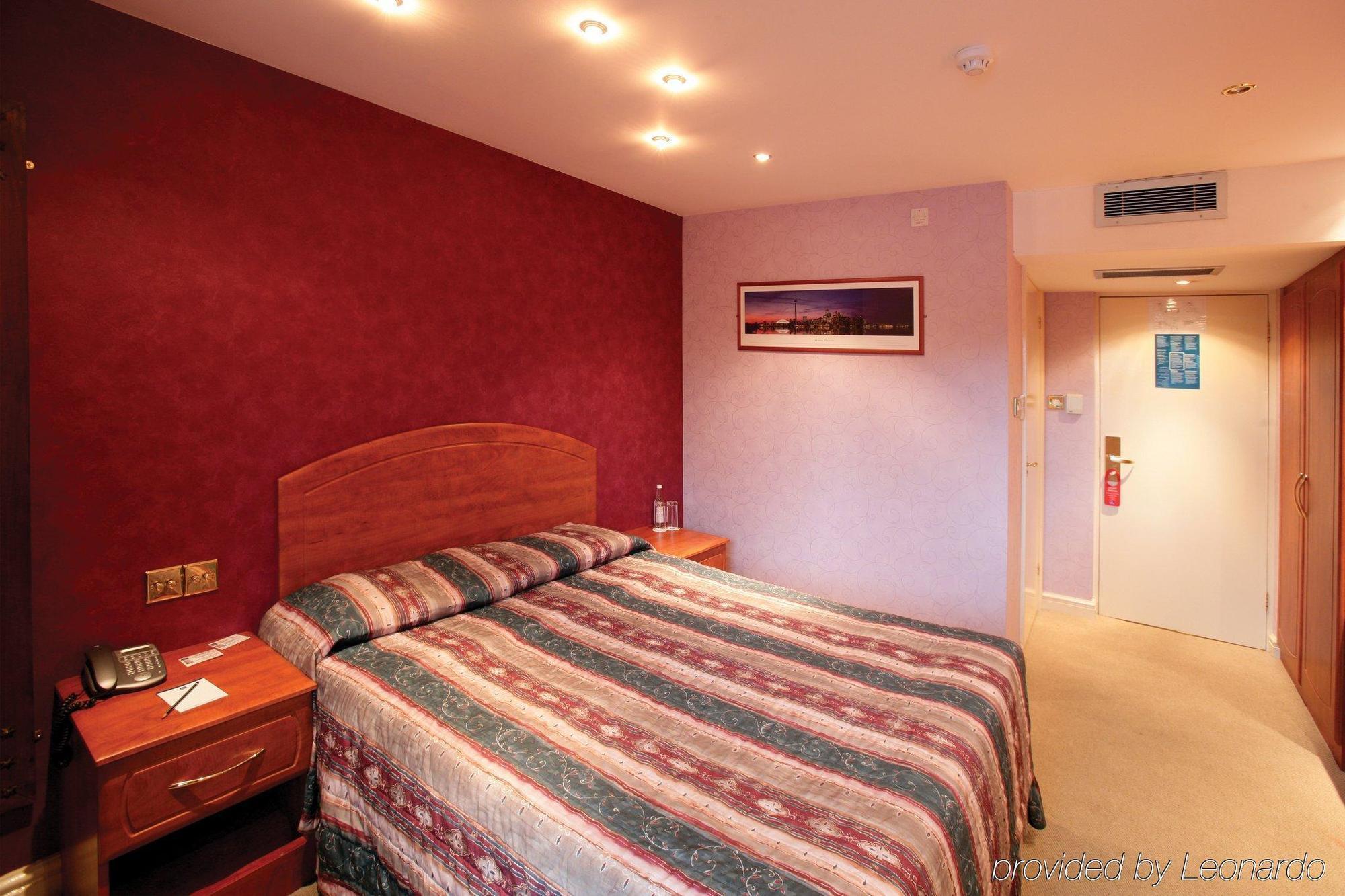 The Peacock Townhouse Hotel Kenilworth - Warwick Room photo